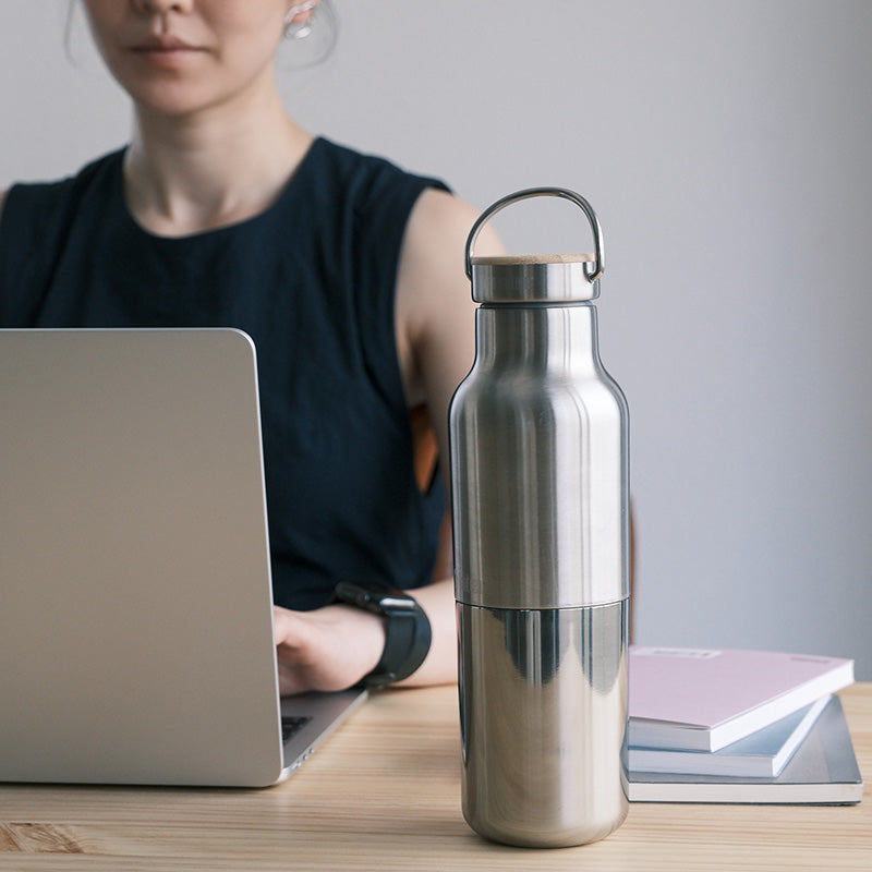 20oz-rise-reflect-with-bamboo-cap-e4 20oz_rise_reflect_desk_laptop_square.jpg