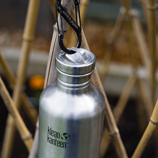 classic-steel-loop-cap-y0 40oz_bottle_steel_loop_cap_lifestyle.jpg