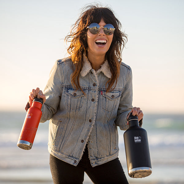 64oz-classic-with-loop-cap-b1 64oz_insulated_classic_black_beach_smile_square.jpg