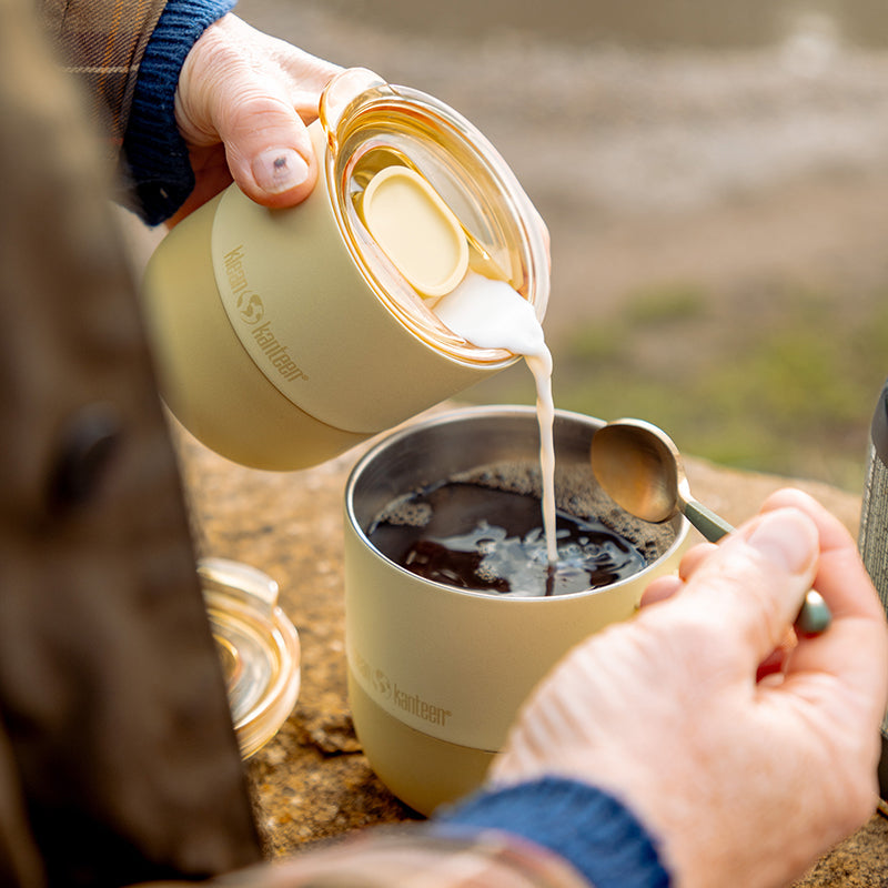 slide-lid-d8 8oz_rise_lowball_waxyellow_coffee_cream_pour_square.jpg