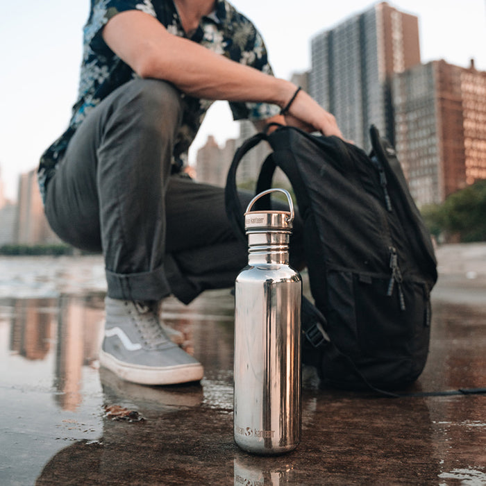 27oz-reflect-with-bamboo-cap-g4 K27SSLRF-MS-BAMBOO_reflect-bottle_city_lifestyle_ff882516-9bd8-49cf-b515-736a0a9c889f.jpg