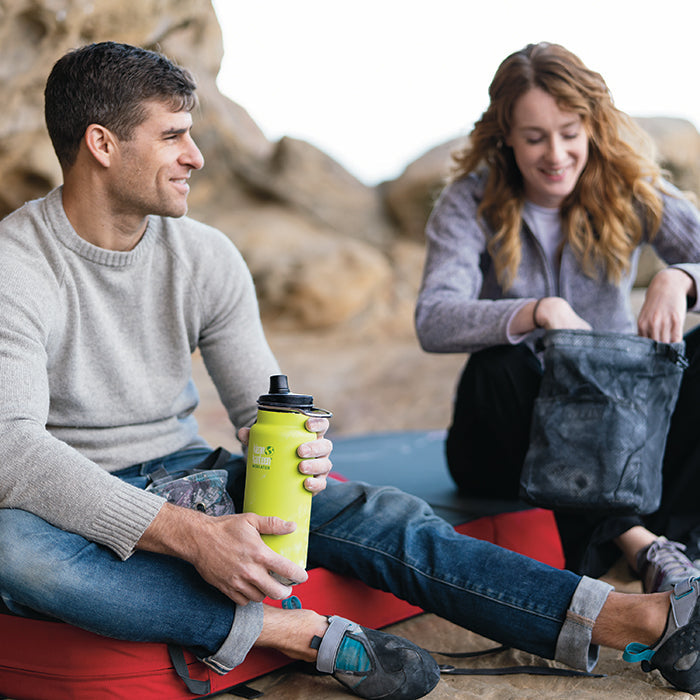 tkwide-chug-cap-y8 K32TKWSSL-JP-chug_cap_bouldering_lifestyle.jpg