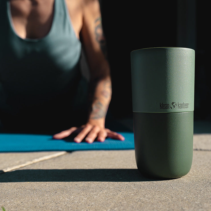 smoothie-set-a2 smoothie_kit_rise_tumbler_seaspray_closeup.jpg