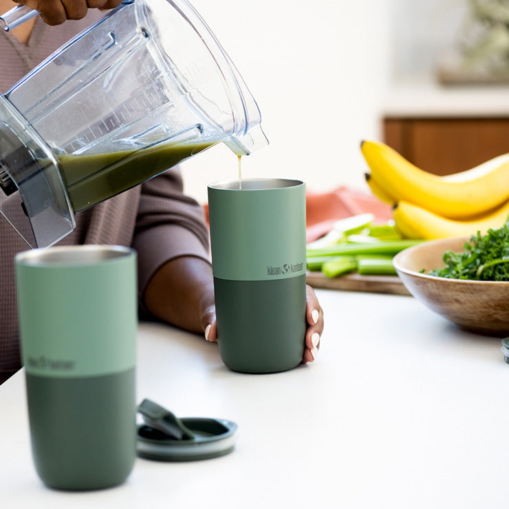 smoothie-set-a2 smoothie_kit_rise_tumbler_smoothie_pour.jpg