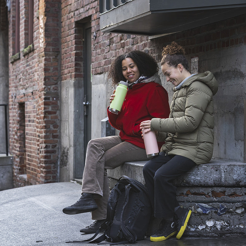 32oz-tkwide-with-twist-cap-j5 tkwide_32oz_insulated_bottle_twist_girls_city_winter_square.jpg